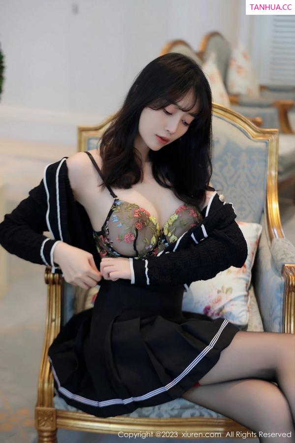 玥儿玥  [XiuRen]高清写真图 2023.08.25 No.7287 玥儿玥er 黑丝美腿第33张图片